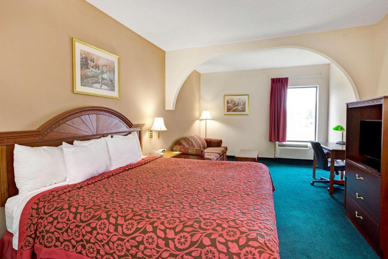King Room - Disability Access/Non-Smoking at Days Inn & Suites by Wyndham Louisville SW