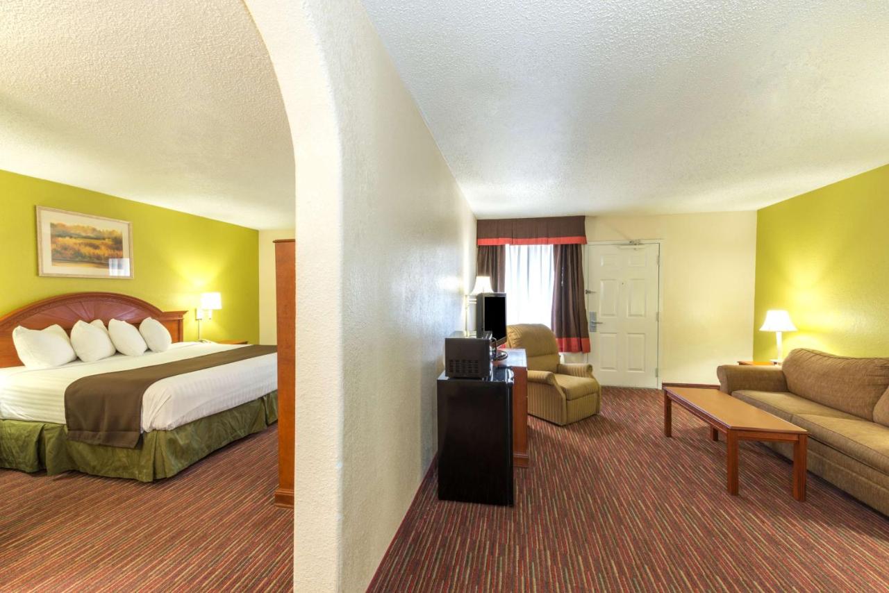 Deluxe King Studio Suite - Non-Smoking at Baymont by Wyndham Louisville East
