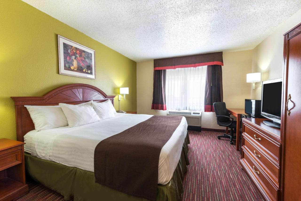 Executive King Room - Non-Smoking at Baymont by Wyndham Louisville East