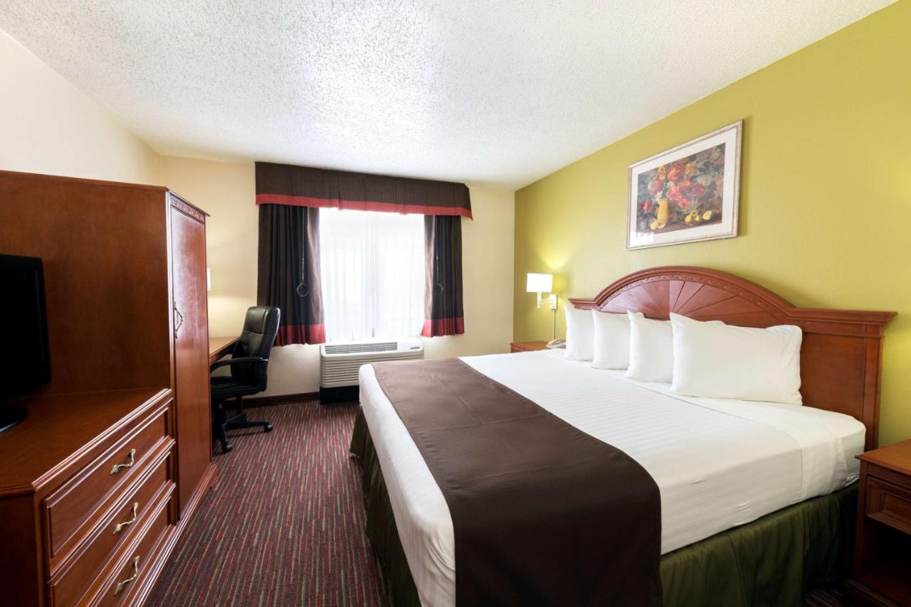 King Room - Non-Smoking at Baymont by Wyndham Louisville East