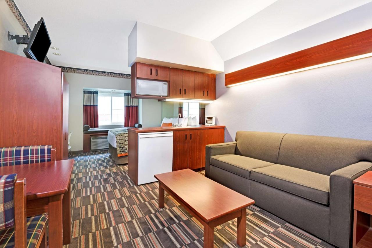 Queen Suite - Non-Smoking/Pet Friendly at Microtel Inn & Suites by Wyndham Urbandale/Des Moines