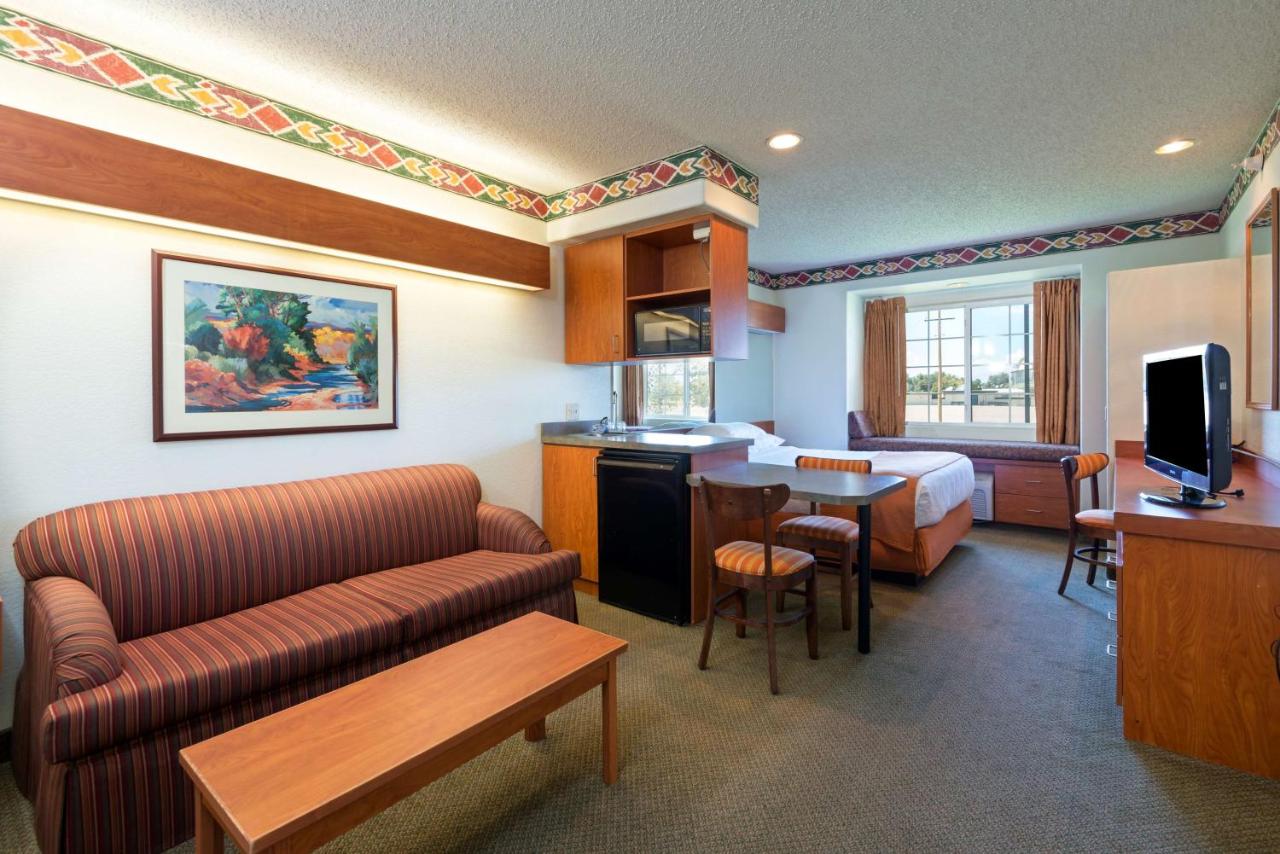 Queen Studio Suite - Disability Access/Non-Smoking at Microtel Inn & Suites by Wyndham Pueblo