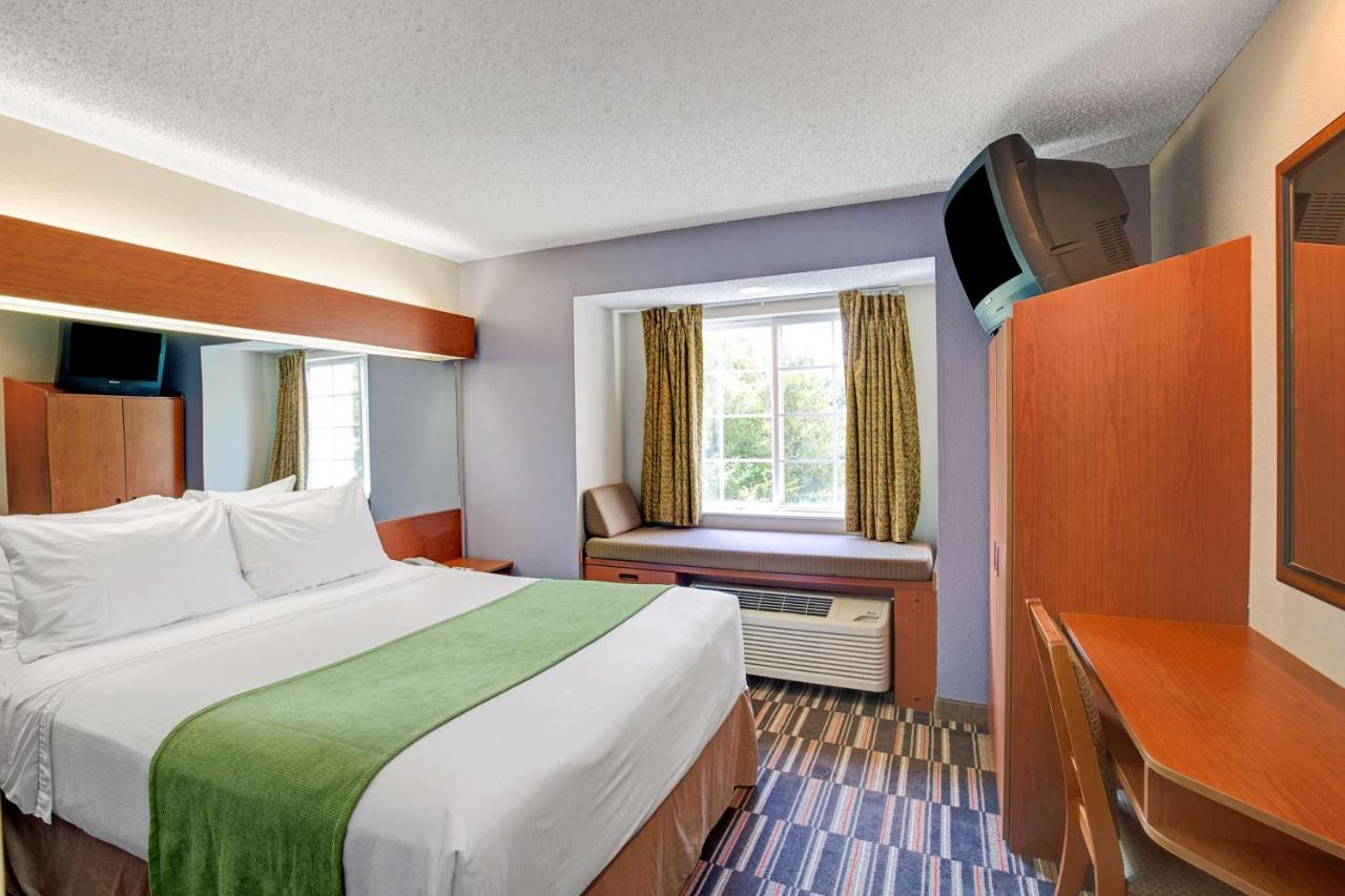 Queen Room - Disability Access/Non-Smoking at Microtel Inn & Suites by Wyndham Cherokee