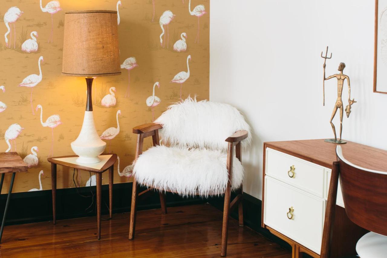 King Suite - The Flamingo at The Dwell Hotel, a Member of Design Hotels