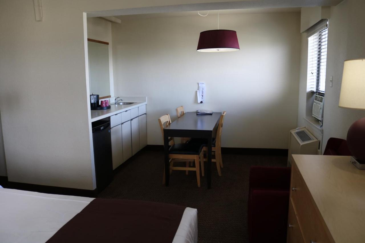 Inlet Tower Hotel And Suites