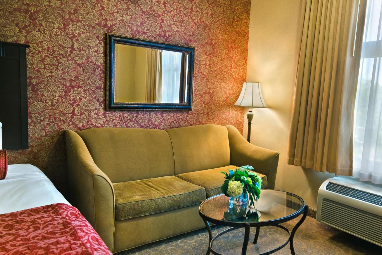 2 Queen Suite at Oxford Suites Boise