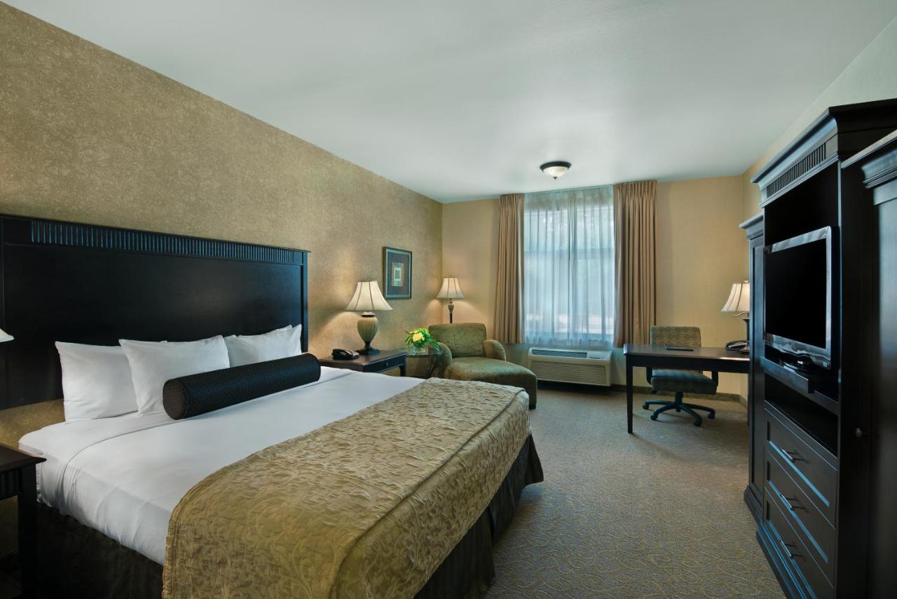 King Suite at Oxford Suites Boise