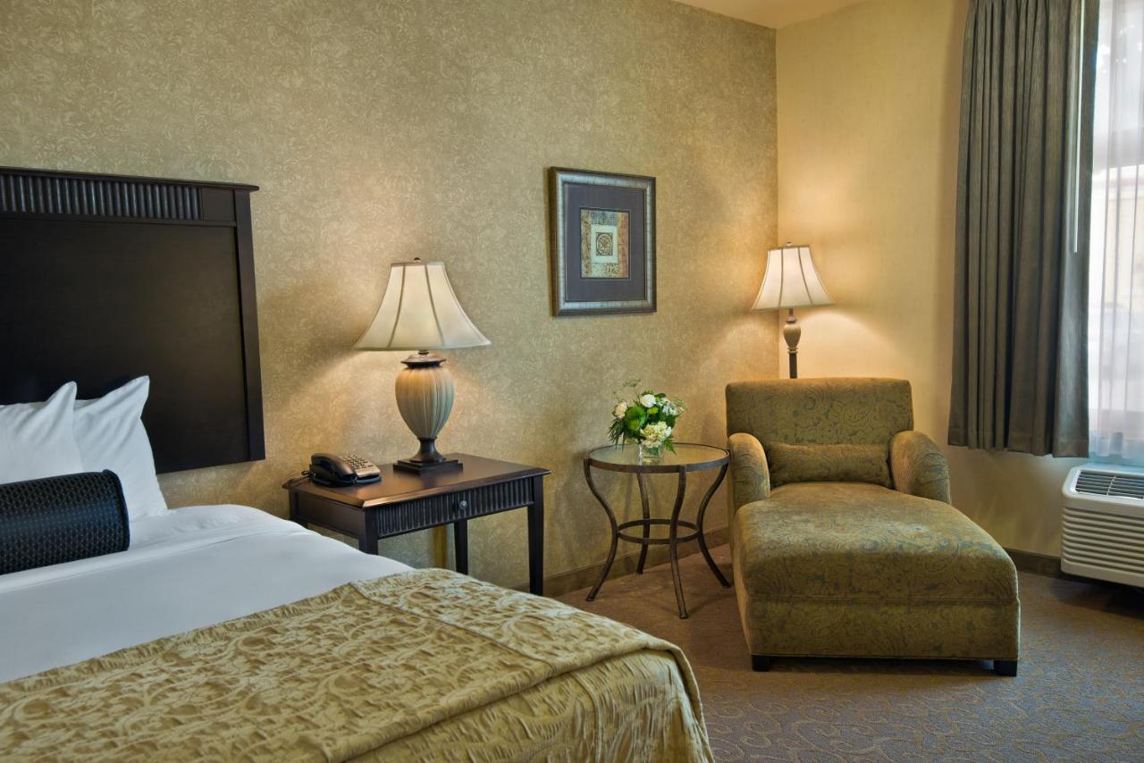 King Suite at Oxford Suites Boise
