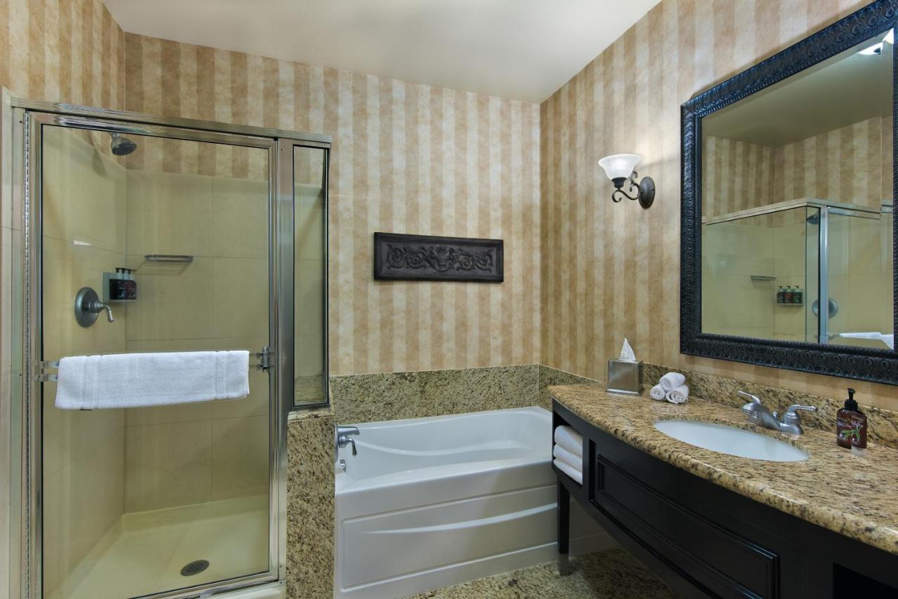 King Suite at Oxford Suites Boise
