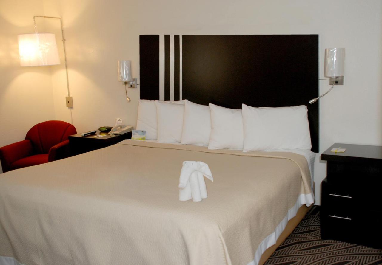 King Room- Non-Smoking at Days Inn by Wyndham Dyersburg