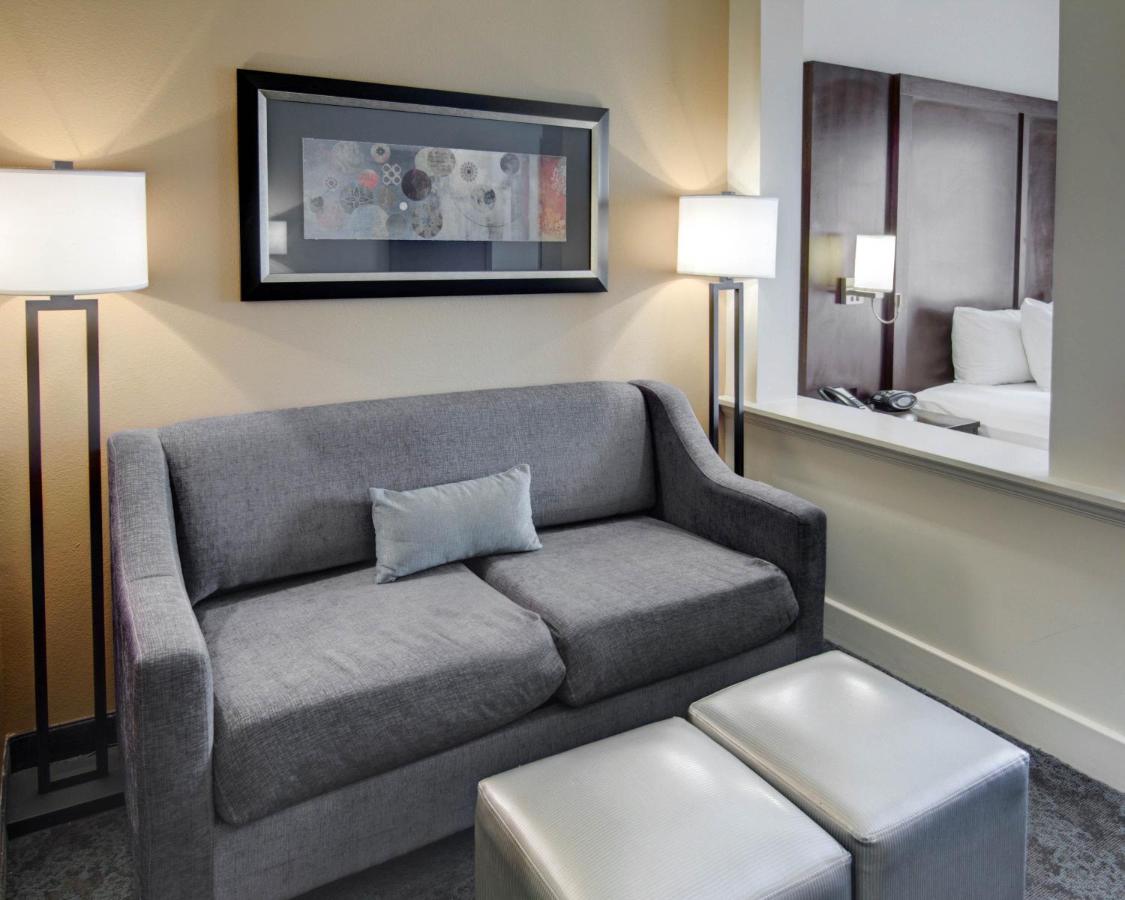 Suite, 1 King Bed, Accessible Tub, Non Smoking at Comfort Suites Texarkana Arkansas