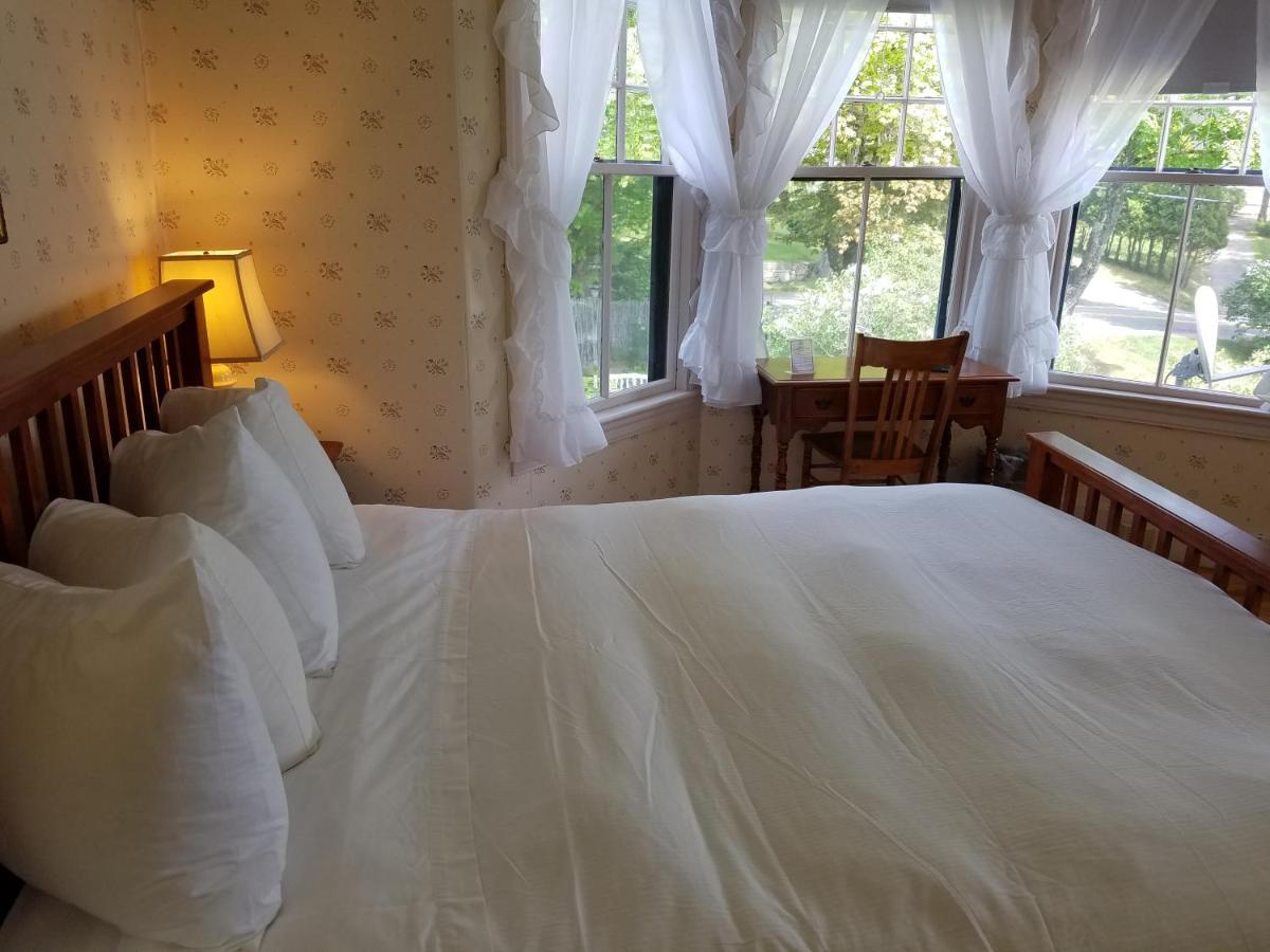Standard Queen Room at Asticou Inn