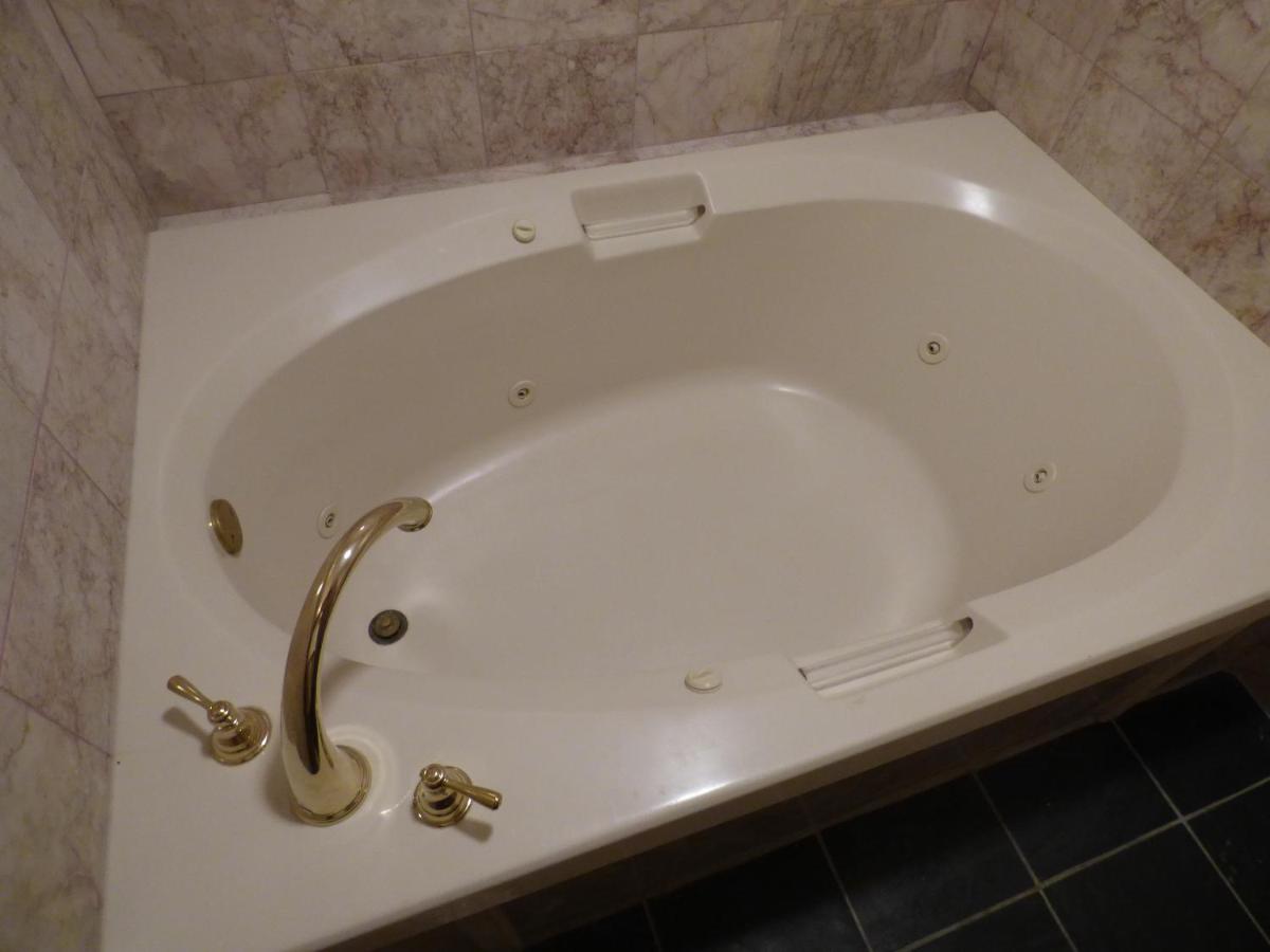 King Studio Suite - Non-Smoking at Lakeshore Resort and Marina