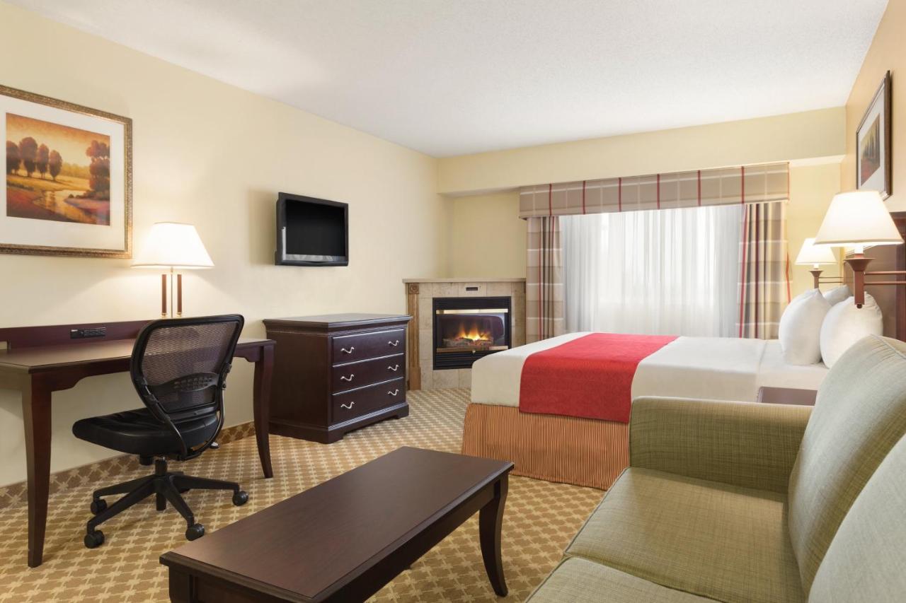 One-Bedroom King Suite with Sofa Bed at Country Inn & Suites by Radisson, Lincoln North Hotel and Conference Center, NE