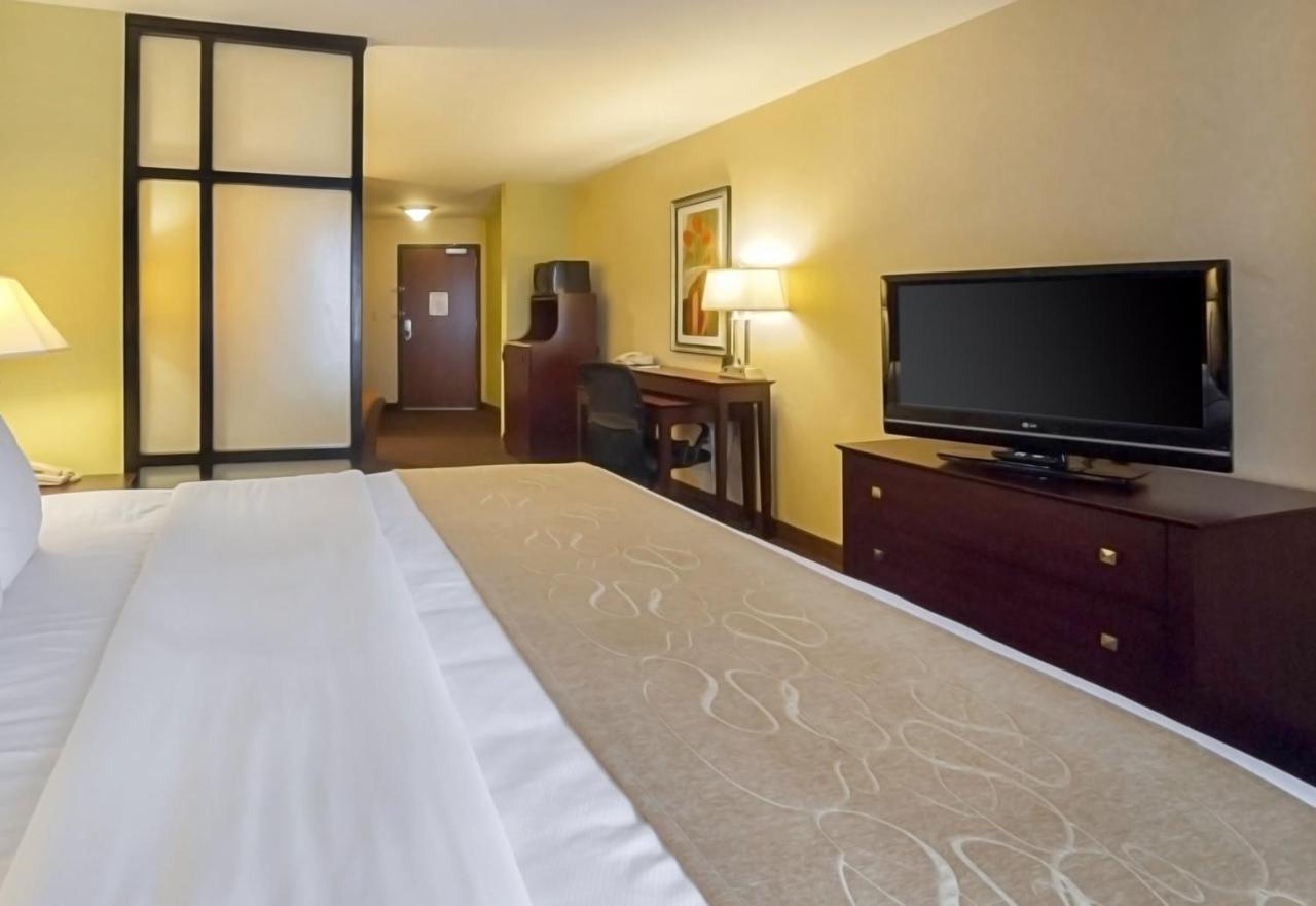 King Suite - Non-Smoking at Comfort Suites Manhattan