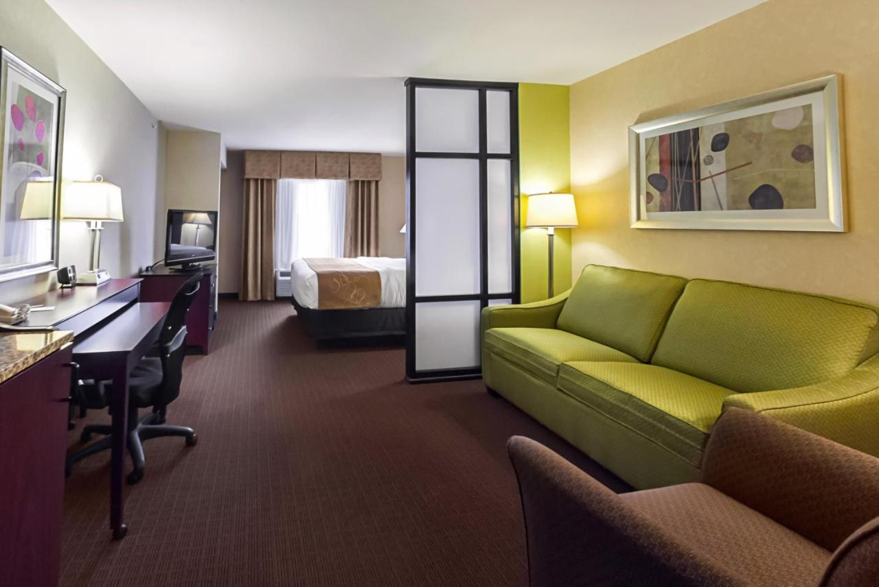 King Suite - Non-Smoking at Comfort Suites Manhattan