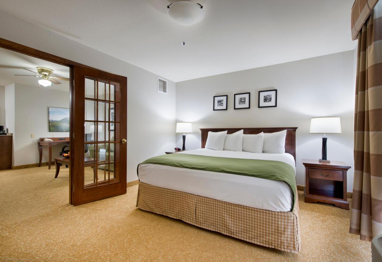 One-Bedroom King Suite - Non-Smoking at Country Inn & Suites by Radisson, Greeley, CO