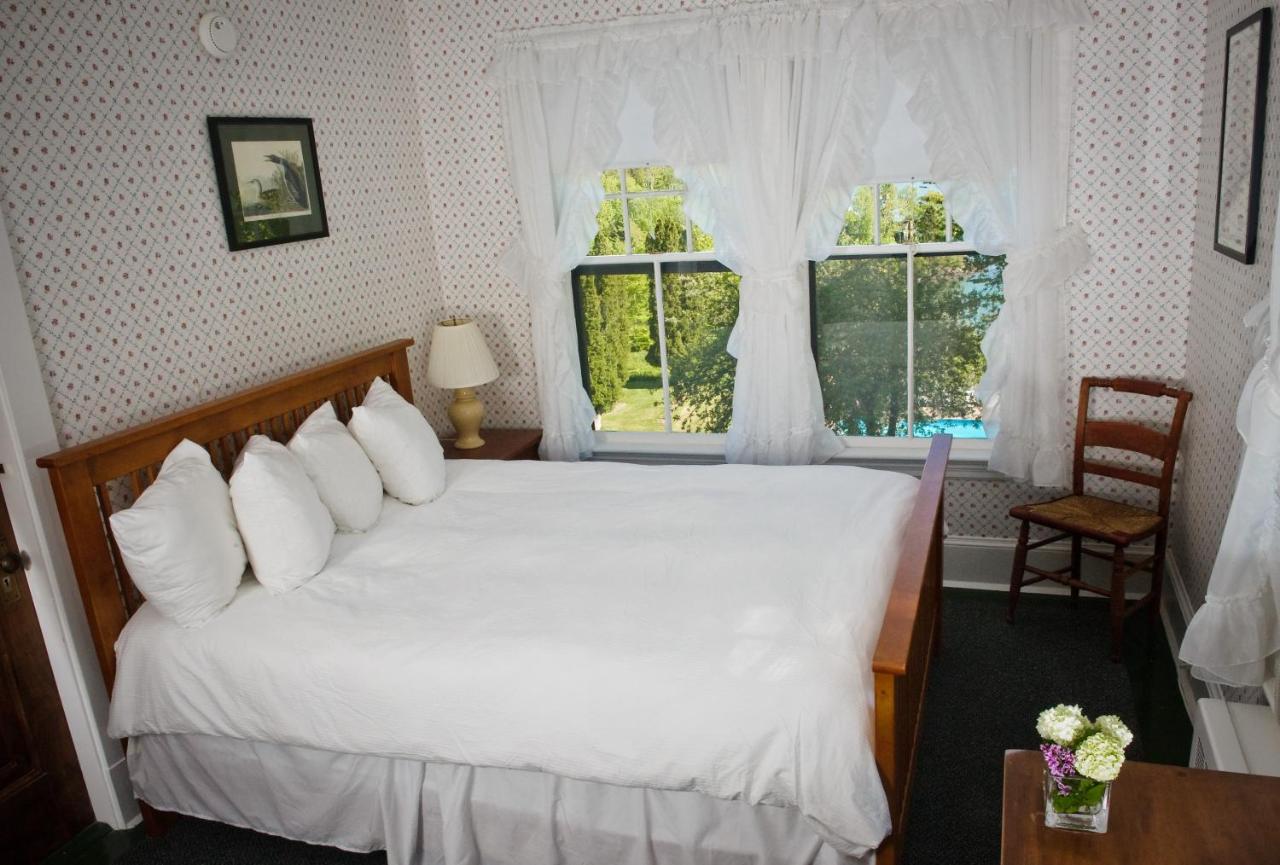Standard Queen Room at Asticou Inn