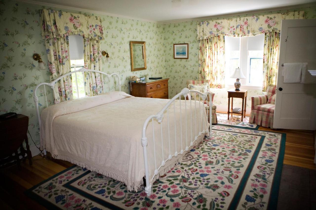 Standard King Room at Asticou Inn