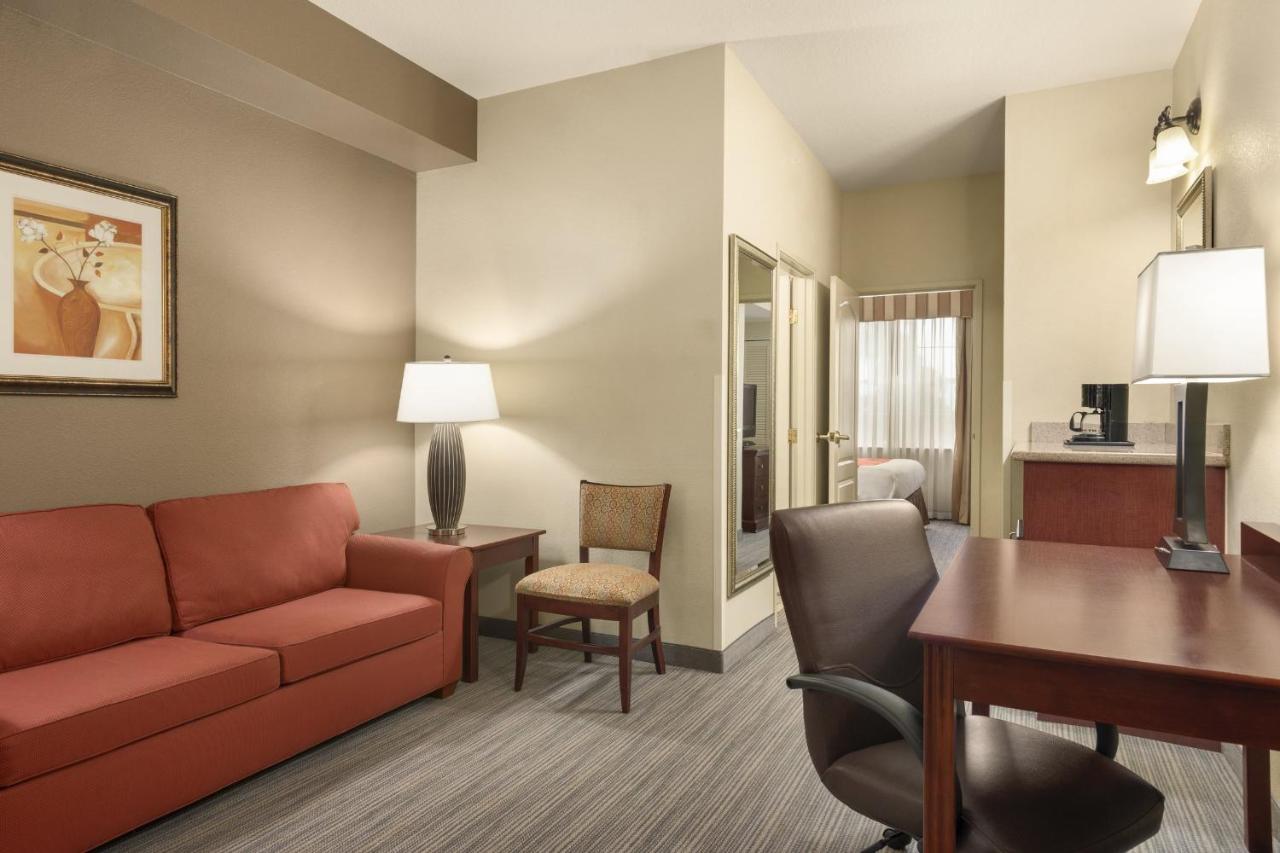 One-Bedroom King Suite at Seffner Inn and Suites