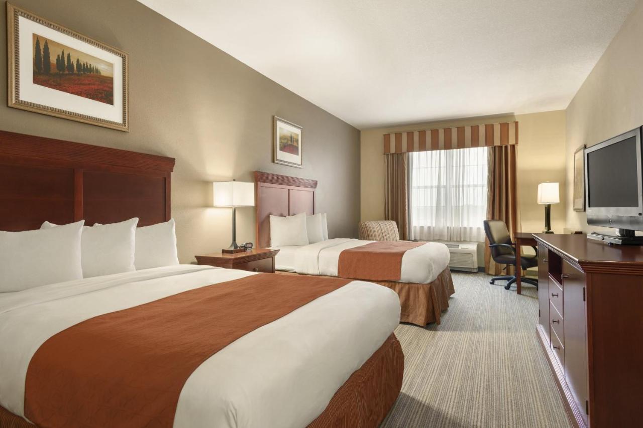 Queen Room with Two Queen Beds - Disability Access at Seffner Inn and Suites