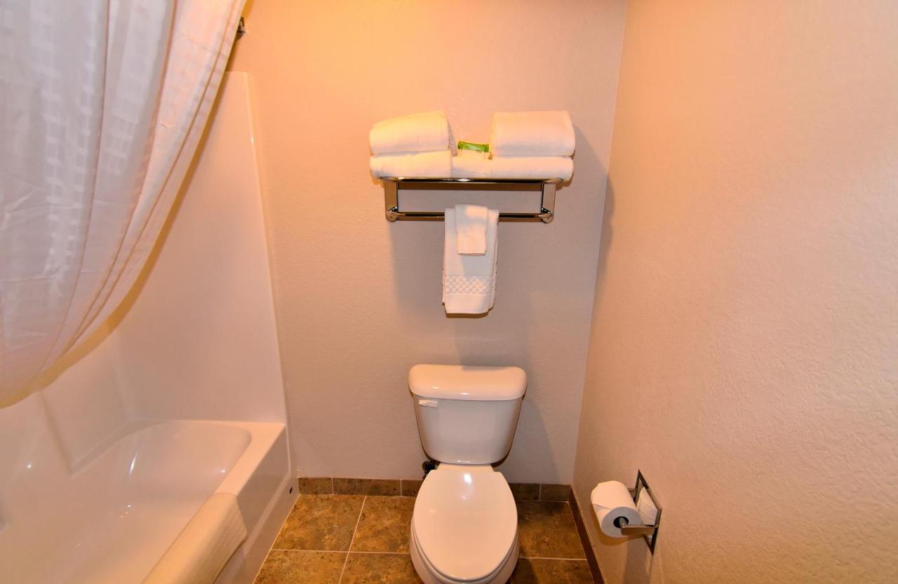 Standard King Room at Cobblestone Inn & Suites - Monticello