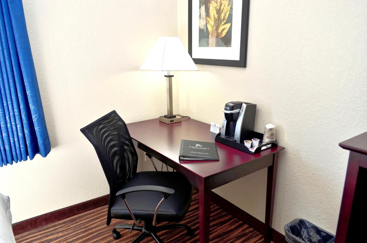 Standard Queen Room at Cobblestone Inn & Suites - Monticello