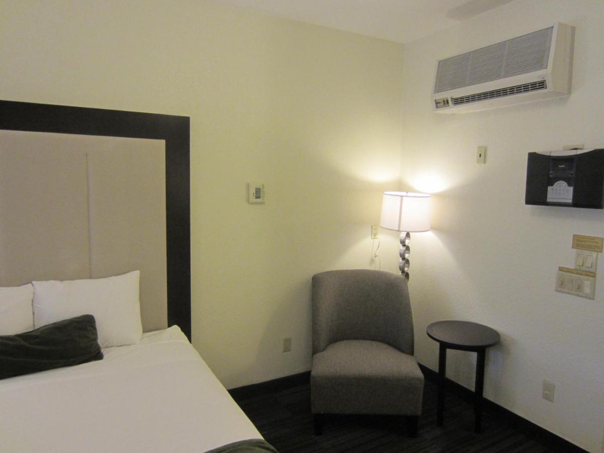 Deluxe King Room at Arena Hotel