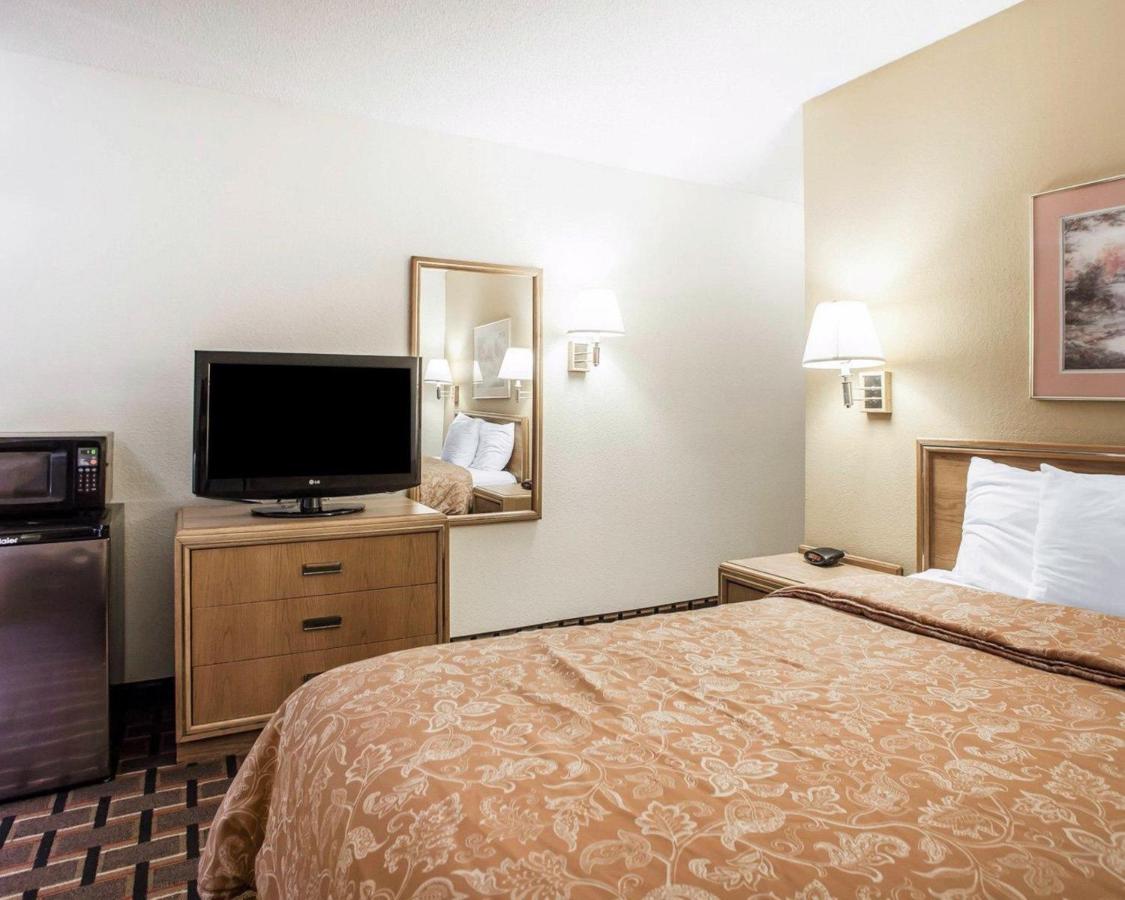 King Room - Non-Smoking at Clarion Pointe Bettendorf - Quad Cities