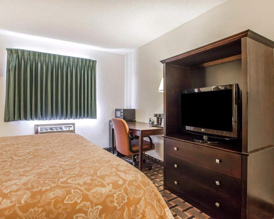 King Room - Non-Smoking at Clarion Pointe Bettendorf - Quad Cities