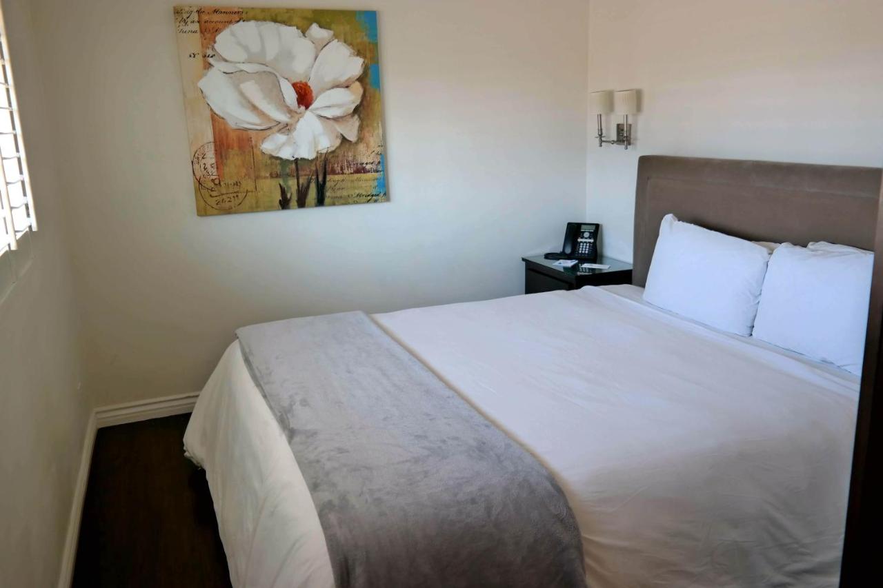 One-Bedroom Suite with Sofa Bed at Malibu Country Inn