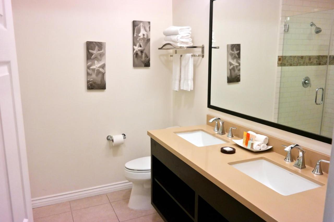 One-Bedroom Suite with Sofa Bed at Malibu Country Inn