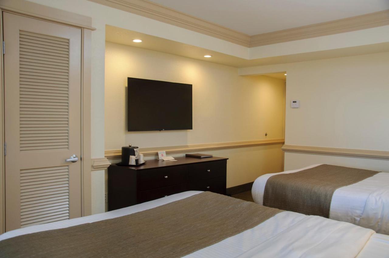 Efficiency with Two Queen Beds - Main Building & Pool View at Shutters on the Banks