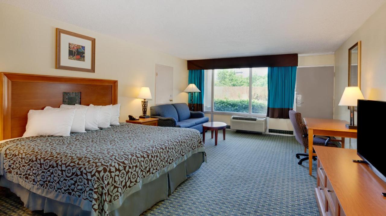 King Studio Suite - Non-Smoking at Days Inn by Wyndham Lafayette Near Lafayette Airport
