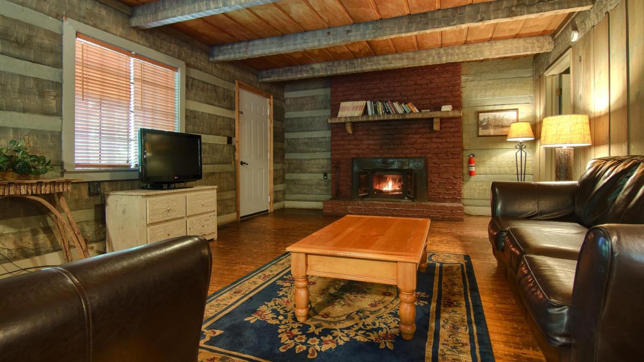 Two-Bedroom Log Cabin at The Smokehouse Lodge and Cabins