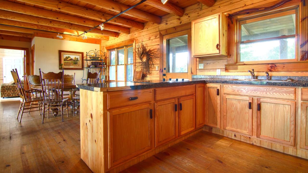 Deluxe Family Cabin at The Smokehouse Lodge and Cabins