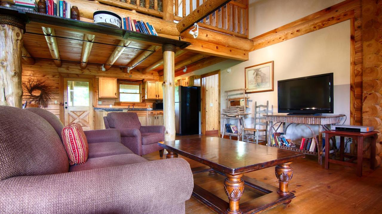 Deluxe Family Cabin at The Smokehouse Lodge and Cabins