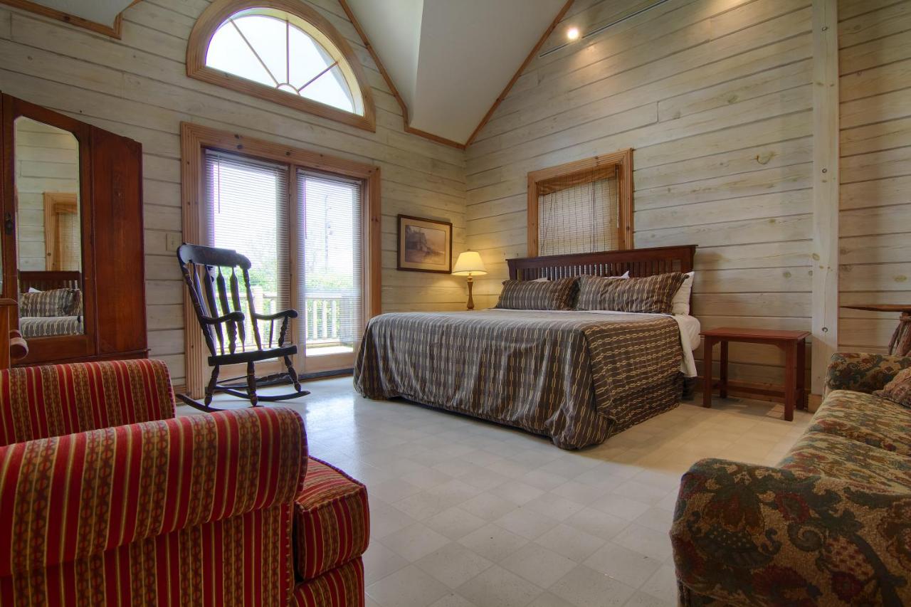 Deluxe Family Cabin at The Smokehouse Lodge and Cabins