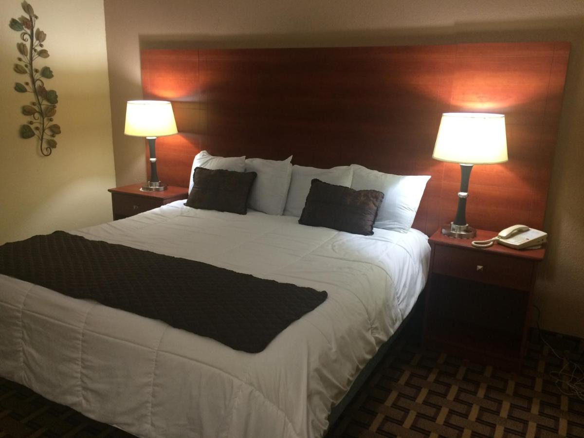 King Room - Non-Smoking at Baymont by Wyndham Paducah
