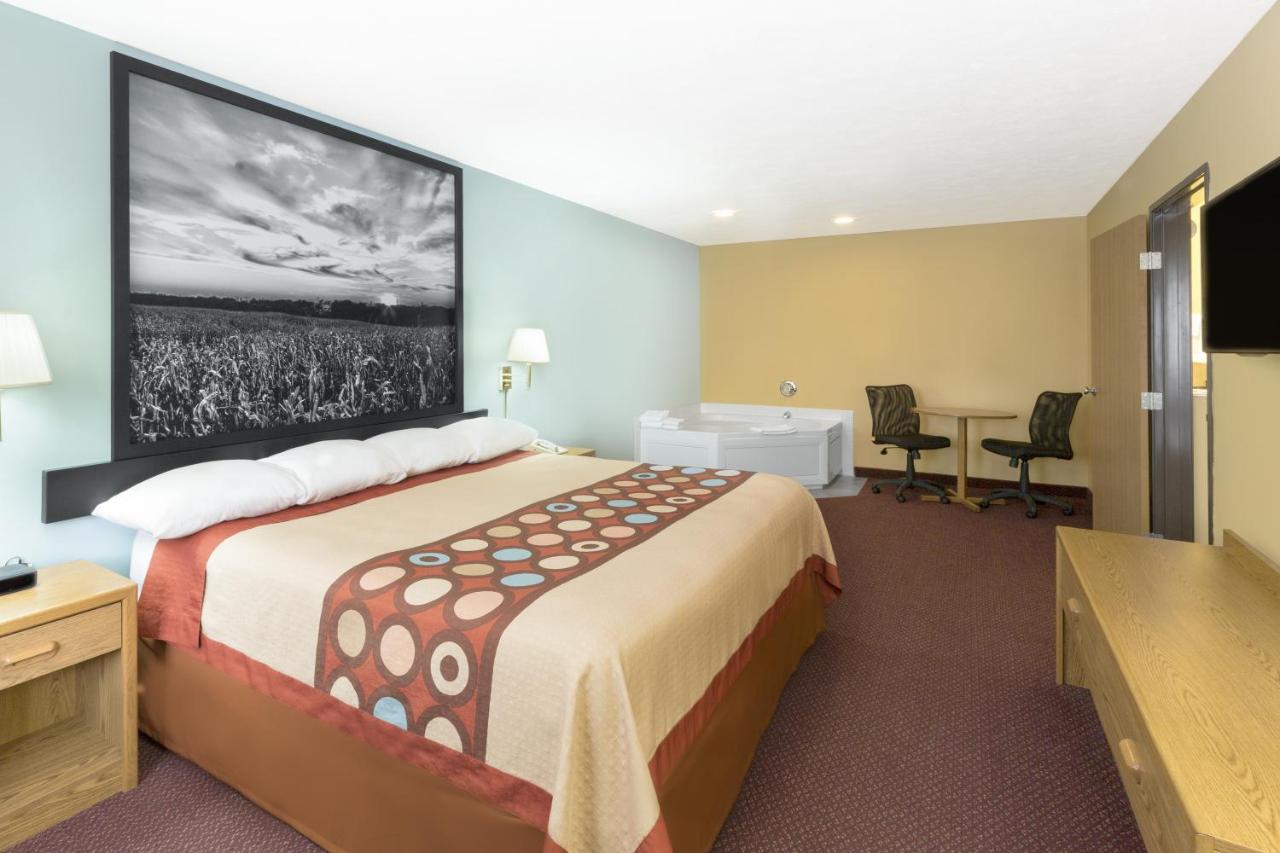 Studio King Suite - Non-Smoking at Super 8 by Wyndham Crete