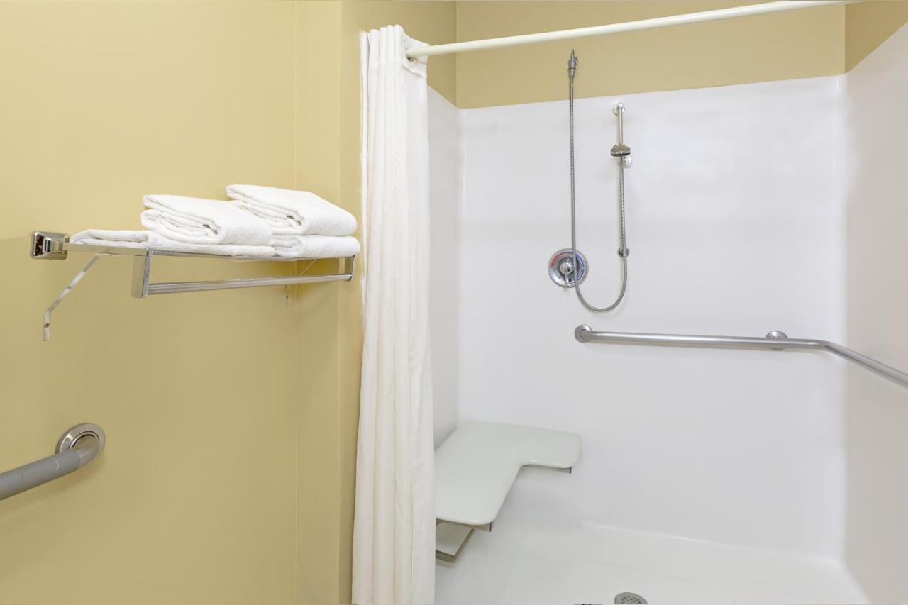 Queen Room - Disability Access - Non-Smoking at Super 8 by Wyndham Crete