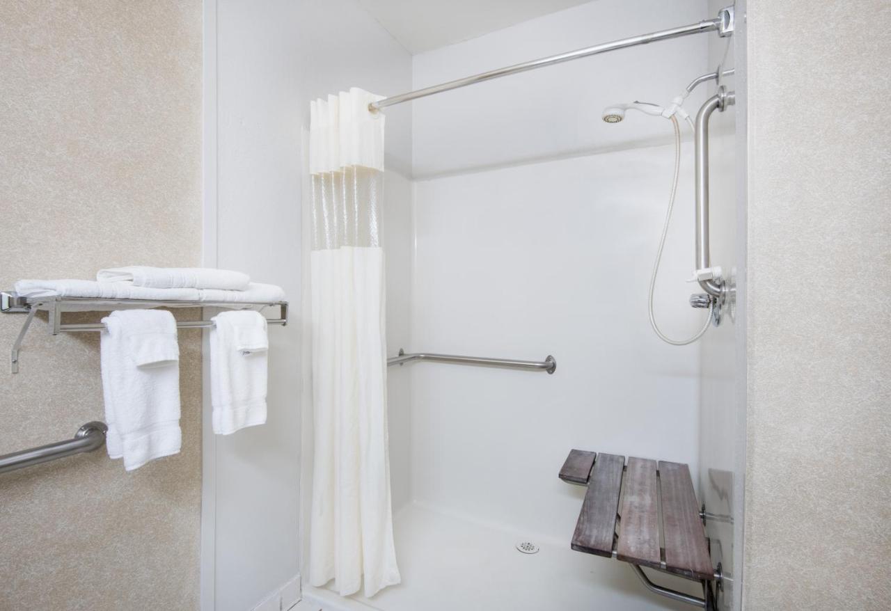 Queen Room - Disability Access/Non-Smoking at Baymont by Wyndham Casper East