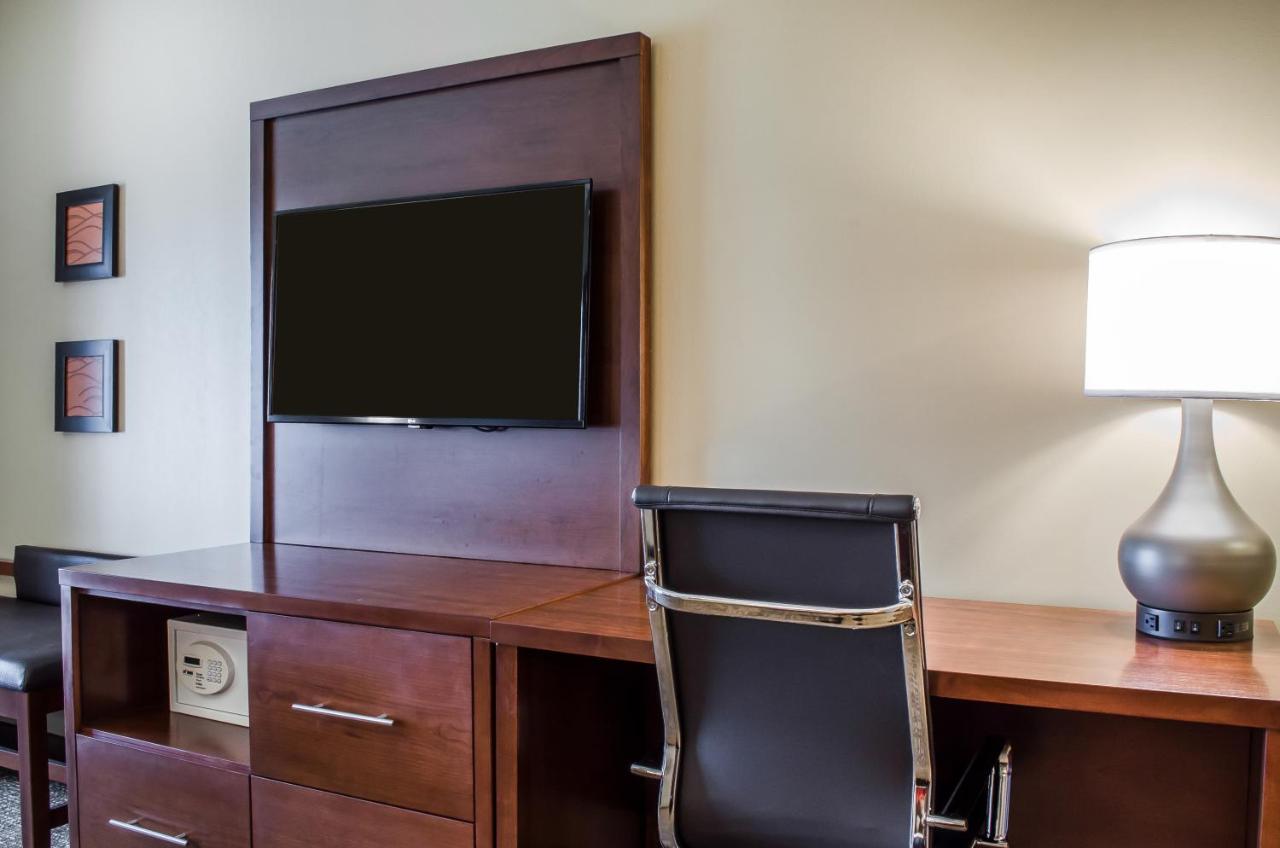 King Suite - Accessible/Non-Smoking at Comfort Suites Manheim - Lancaster