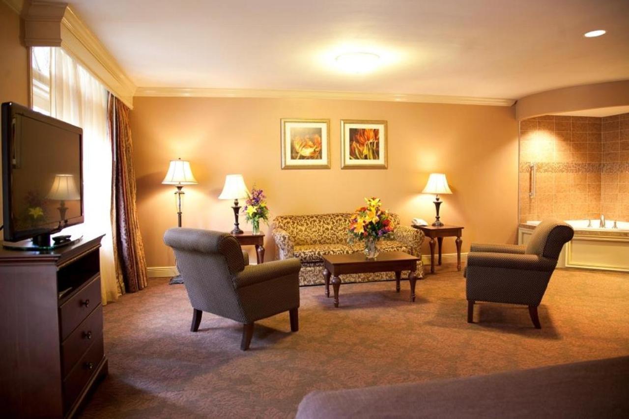 Suite with Hot Tub at Best Western Plus French Quarter Courtyard Hotel