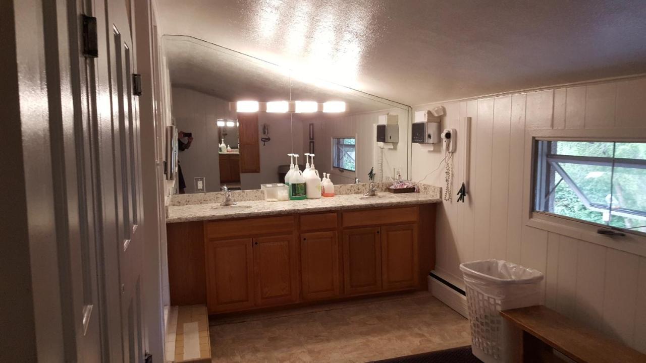 Twin Dormitory Room with Shared Bathroom at St. Moritz Lodge & Condominiums