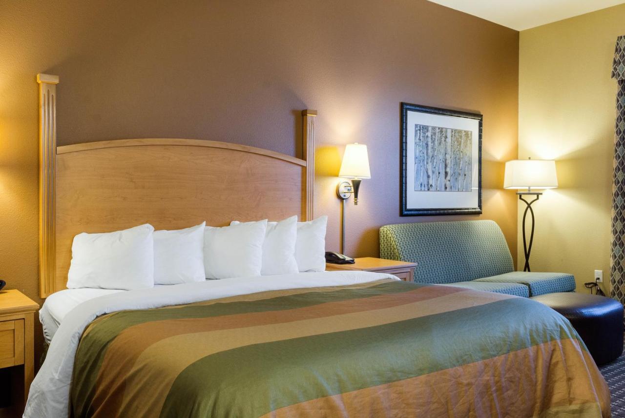 King Suite - Non-Smoking at MainStay Suites Williston