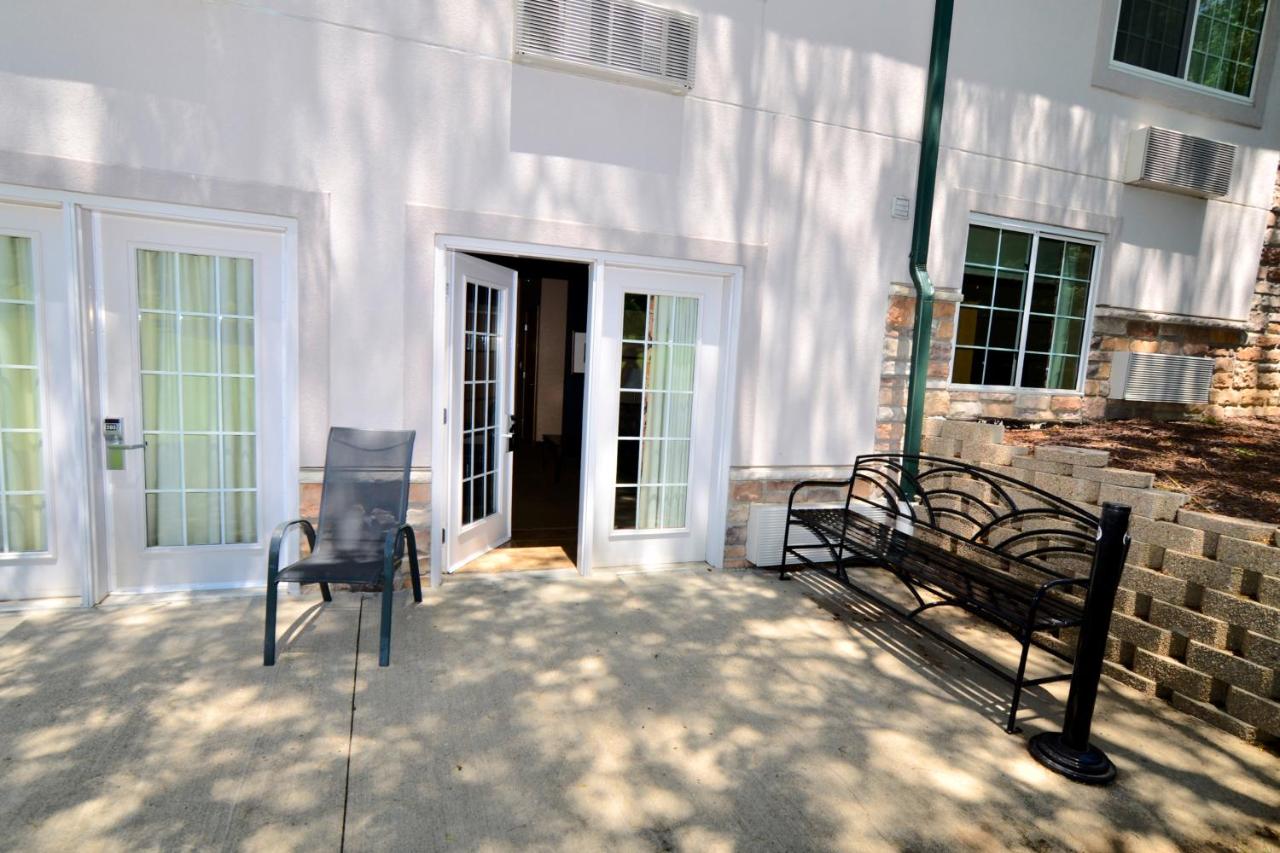 Family Two-Bedroom Suite at Cobblestone Inn & Suites - Denison Majestic Hills