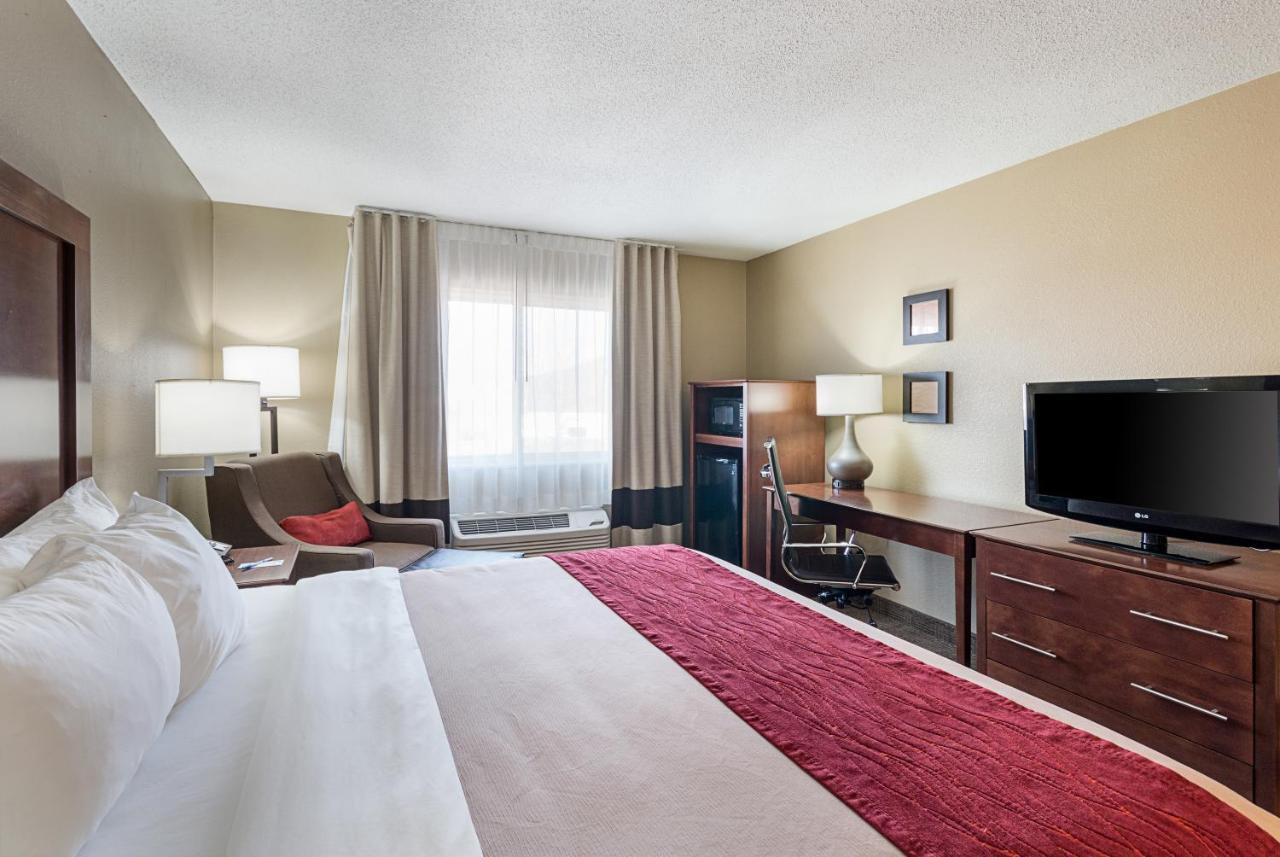 King Room - Accessible/Non-Smoking at Comfort Inn Barboursville near Huntington Mall area