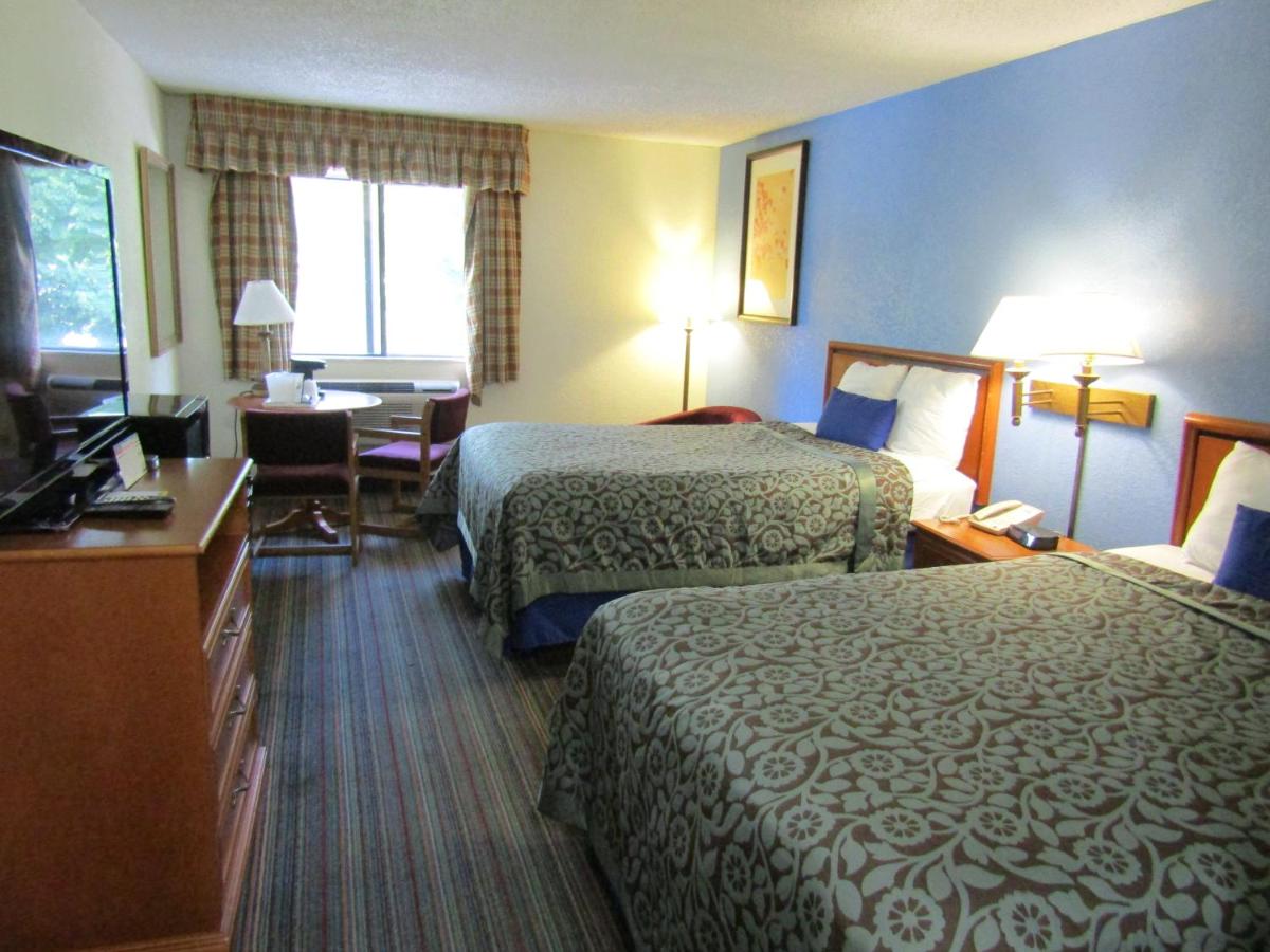 Double Room with Two Double Beds - Smoking at Days Inn by Wyndham Runnemede Philadelphia Area
