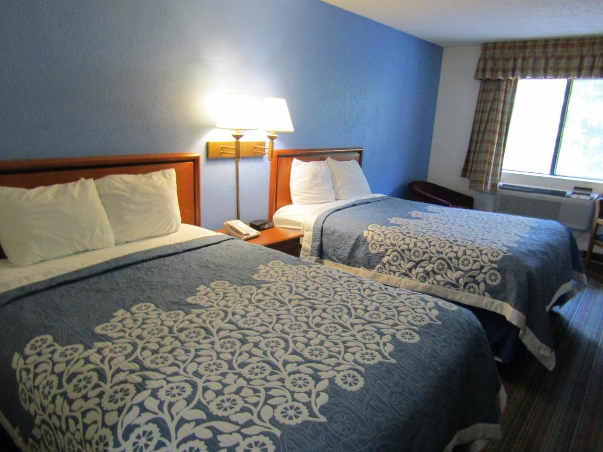 Double Room with Two Double Beds - Mobility Access/Non-Smoking at Days Inn by Wyndham Runnemede Philadelphia Area